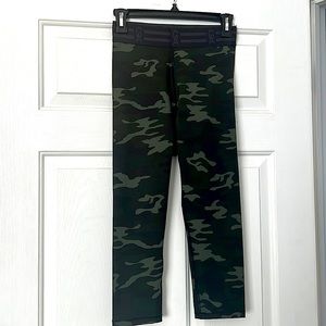 Good American performance camo leggings